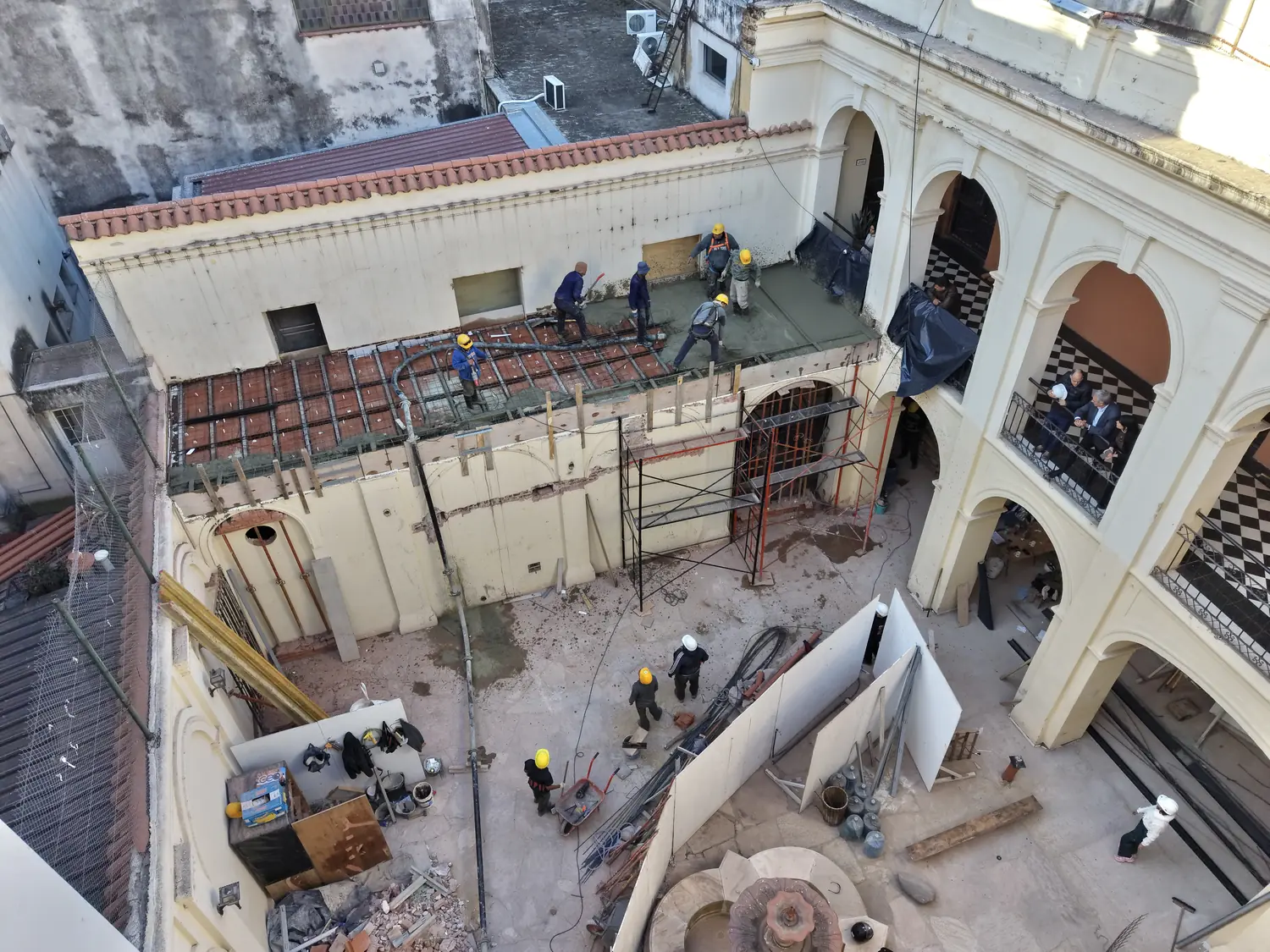 Vista aérea de trabajo de hormigonado en losa